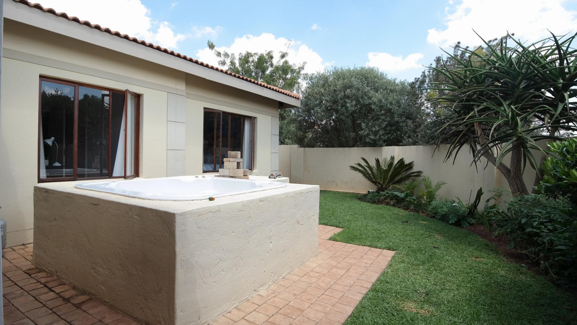 Entertainment of property in Silver Lakes Golf Estate
