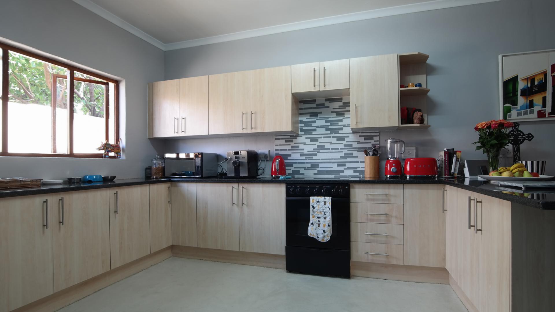 Kitchen - 14 square meters of property in Silver Lakes Golf Estate