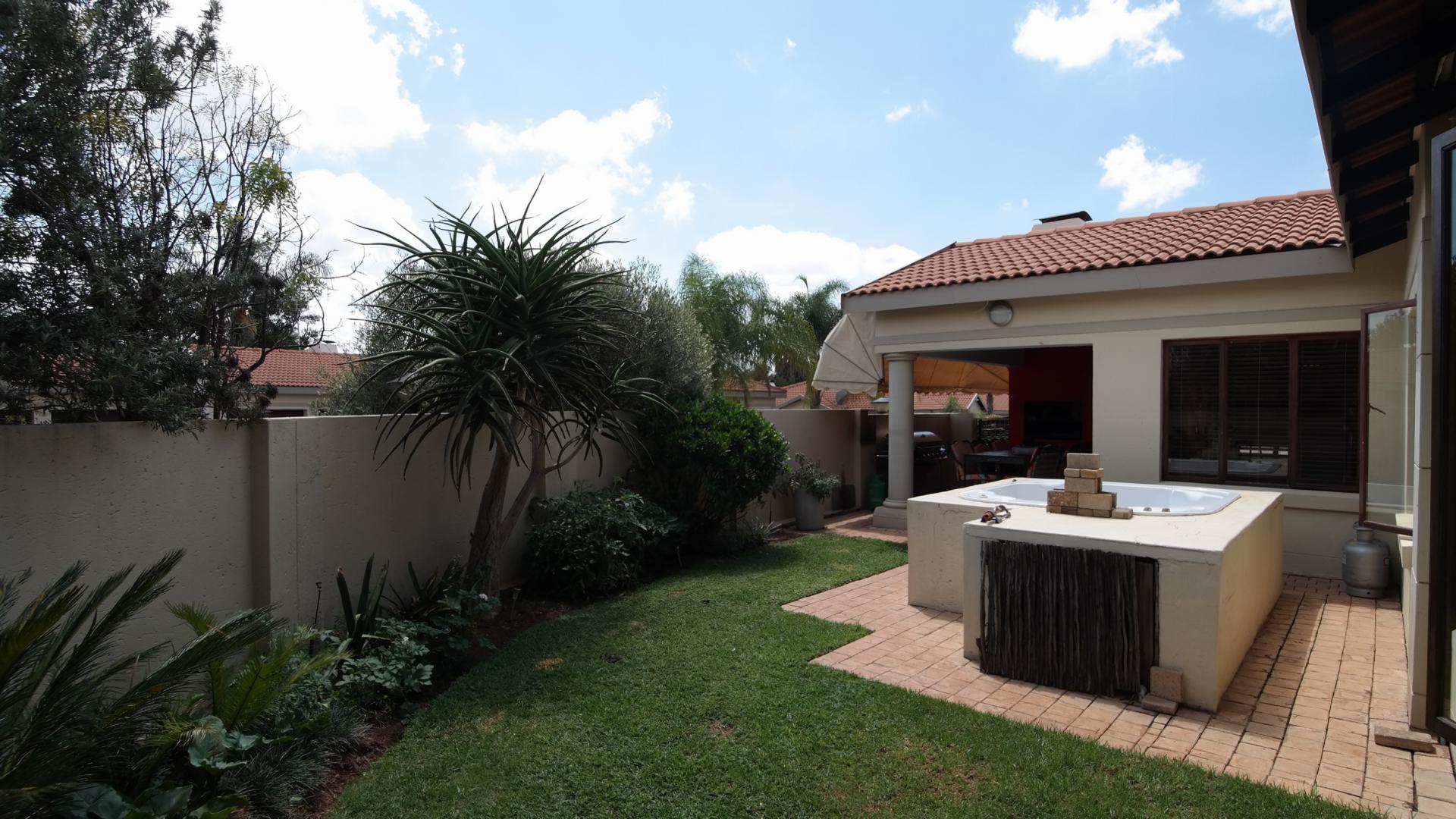 Garden of property in Silver Lakes Golf Estate
