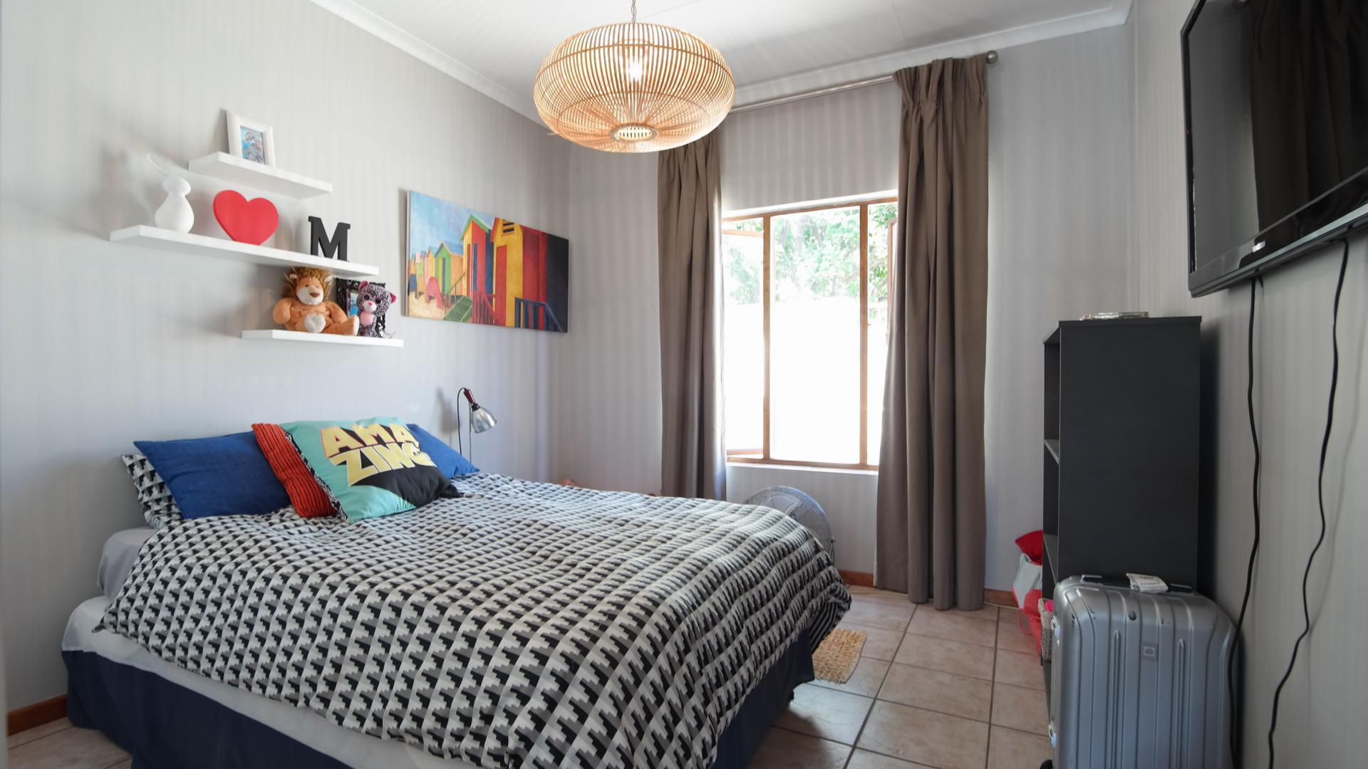 Bed Room 2 - 12 square meters of property in Silver Lakes Golf Estate