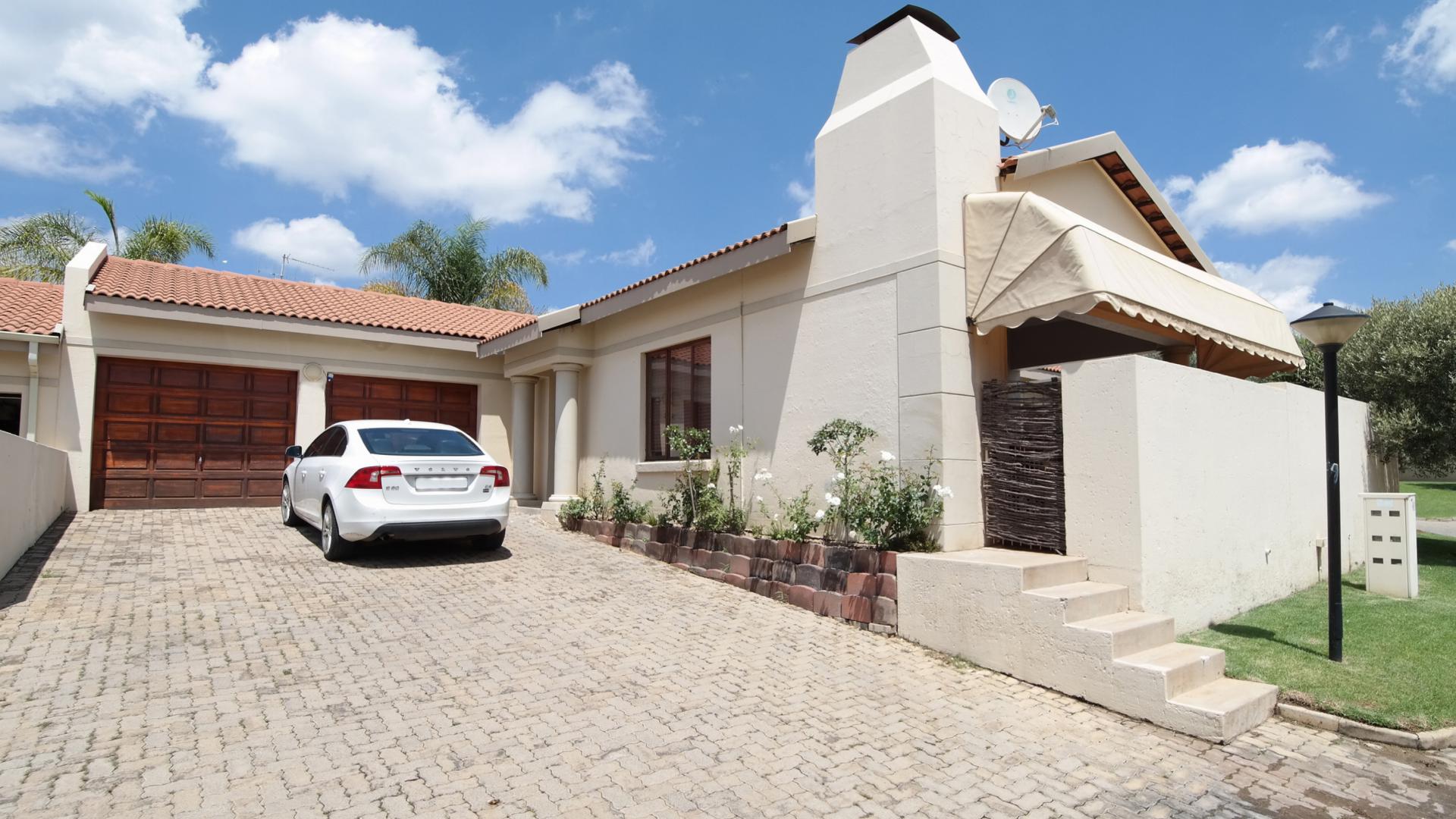 Front View of property in Silver Lakes Golf Estate