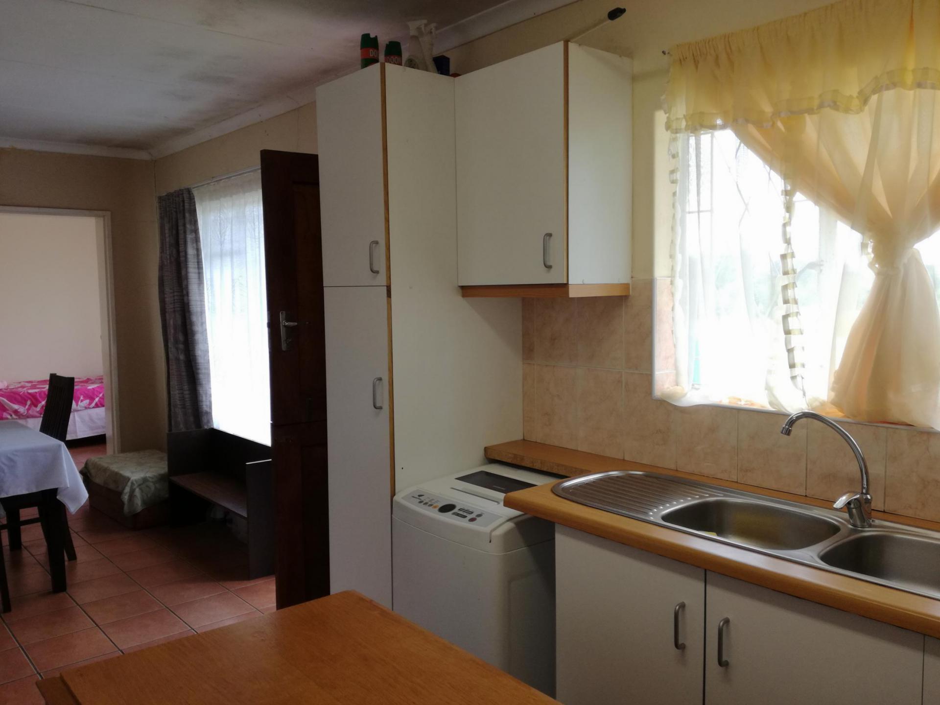 Kitchen - 11 square meters of property in Cato Ridge