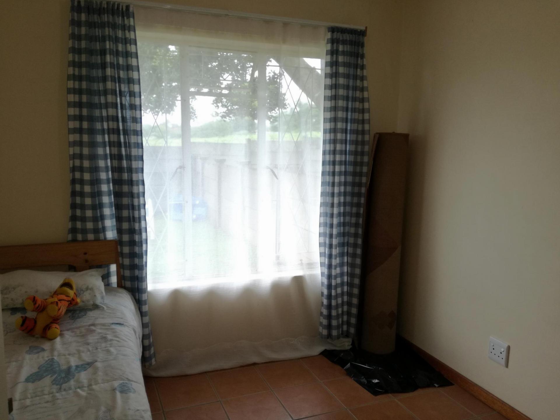 Bed Room 1 - 11 square meters of property in Cato Ridge
