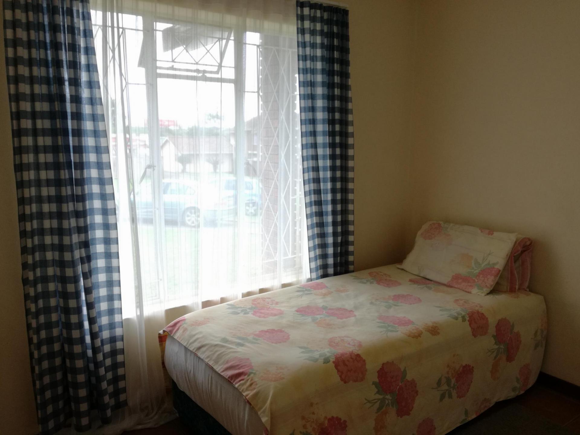 Bed Room 2 - 11 square meters of property in Cato Ridge