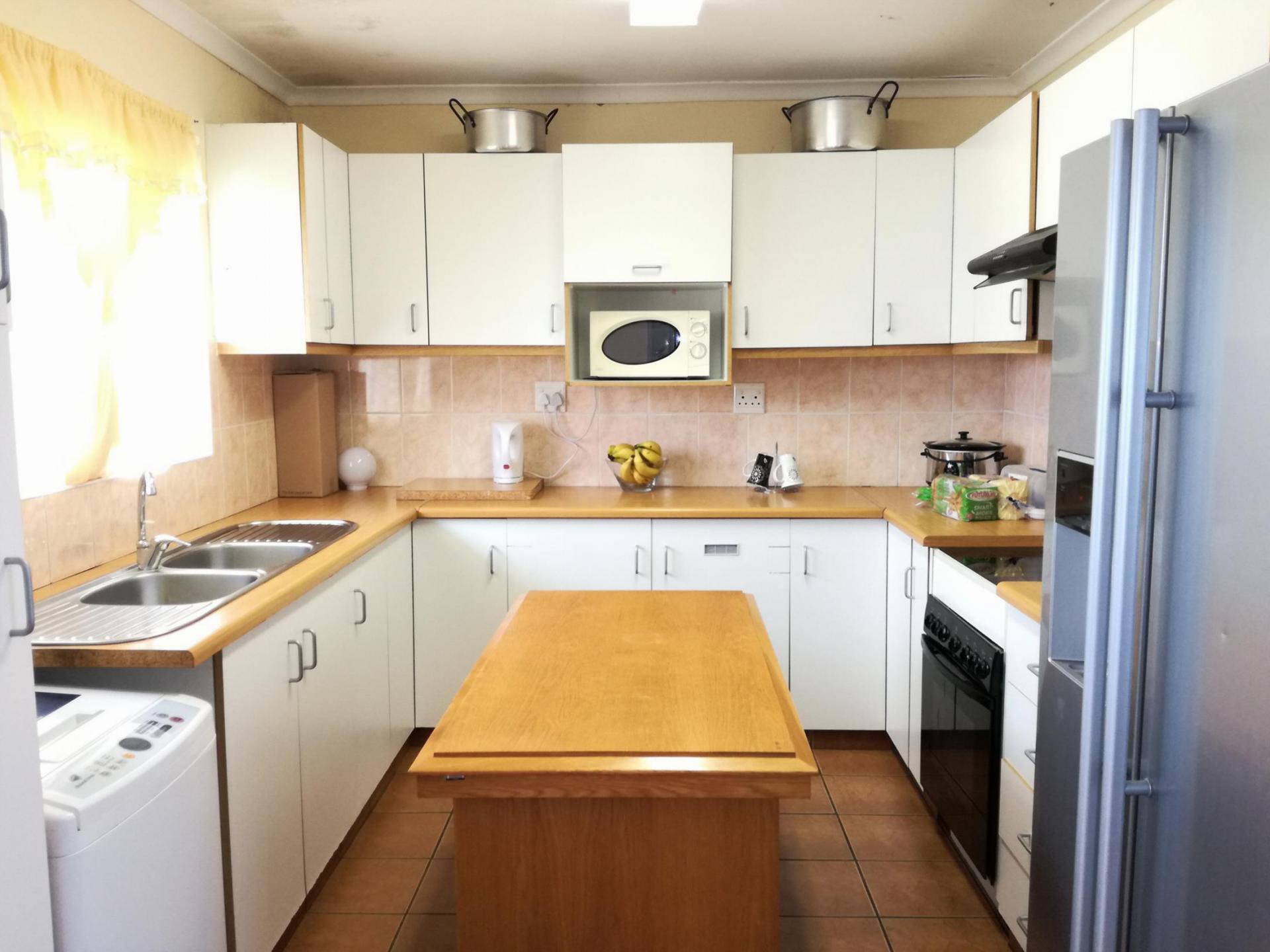 Kitchen - 11 square meters of property in Cato Ridge