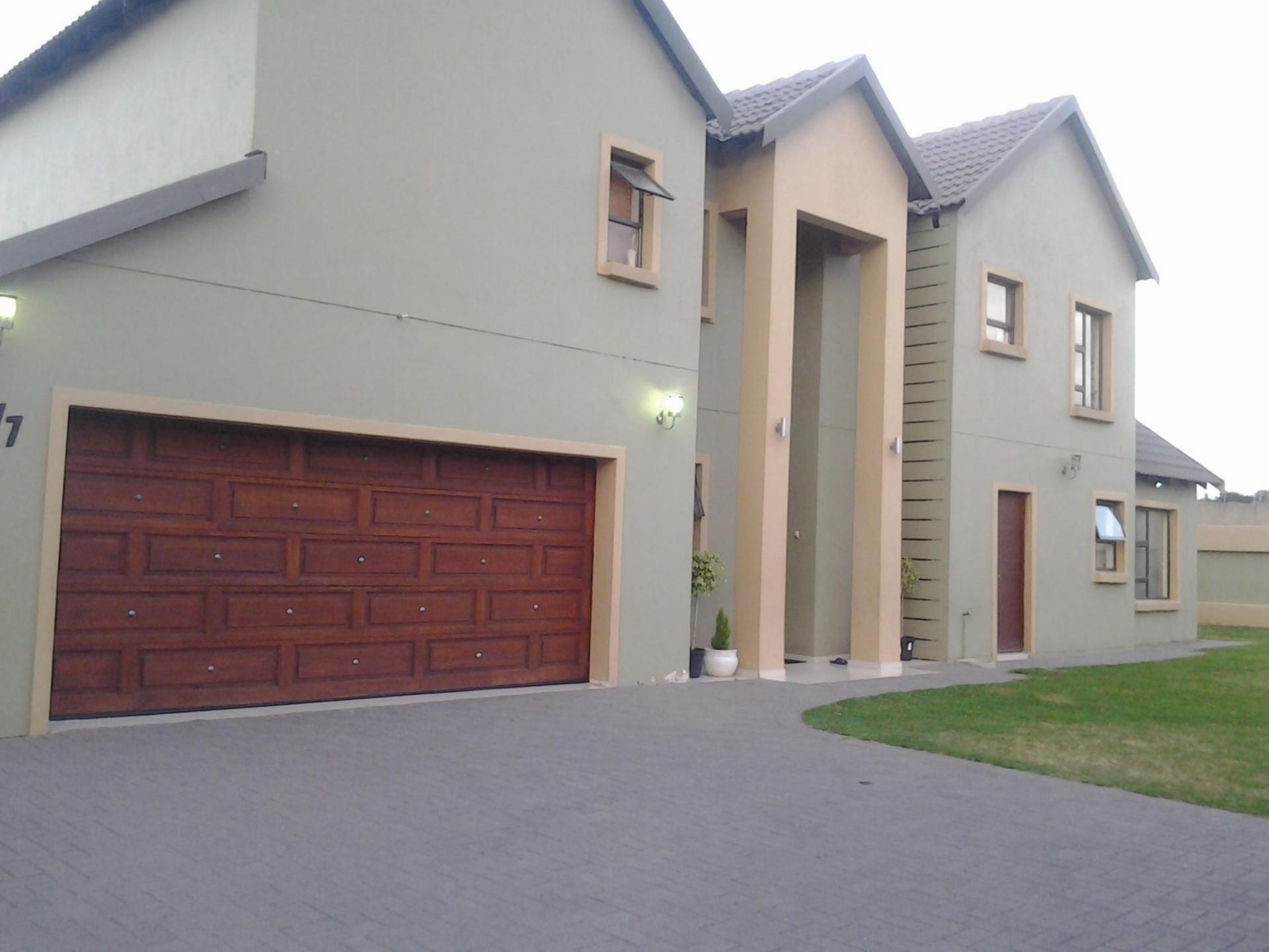 Front View of property in Centurion Central