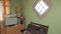 Lounges - 12 square meters of property in Scottsdene