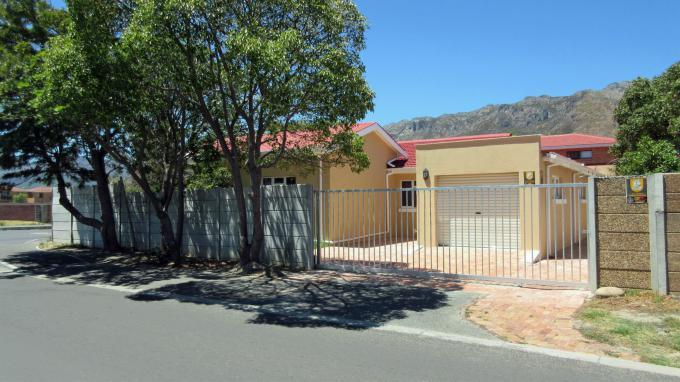 3 Bedroom House for Sale For Sale in Gordons Bay - Home Sell - MR152509