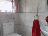 Bathroom 1 - 4 square meters of property in Boschdal