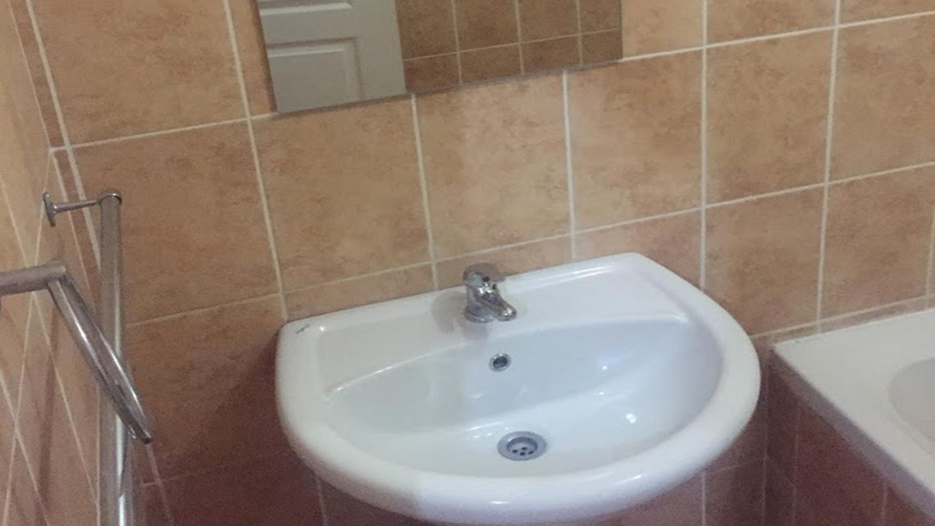 Bathroom 1 - 6 square meters of property in Rustenburg