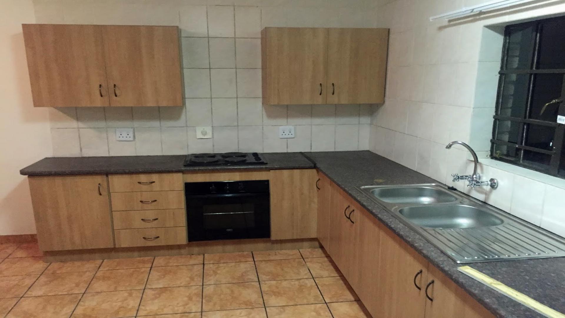 Kitchen - 20 square meters of property in Rustenburg