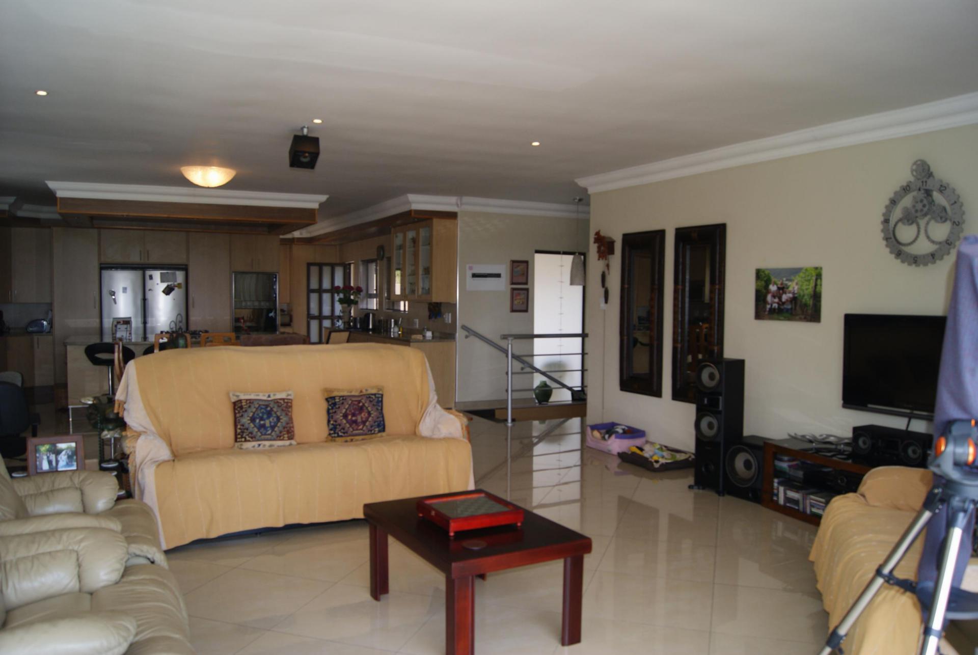 Lounges - 67 square meters of property in Freeland Park