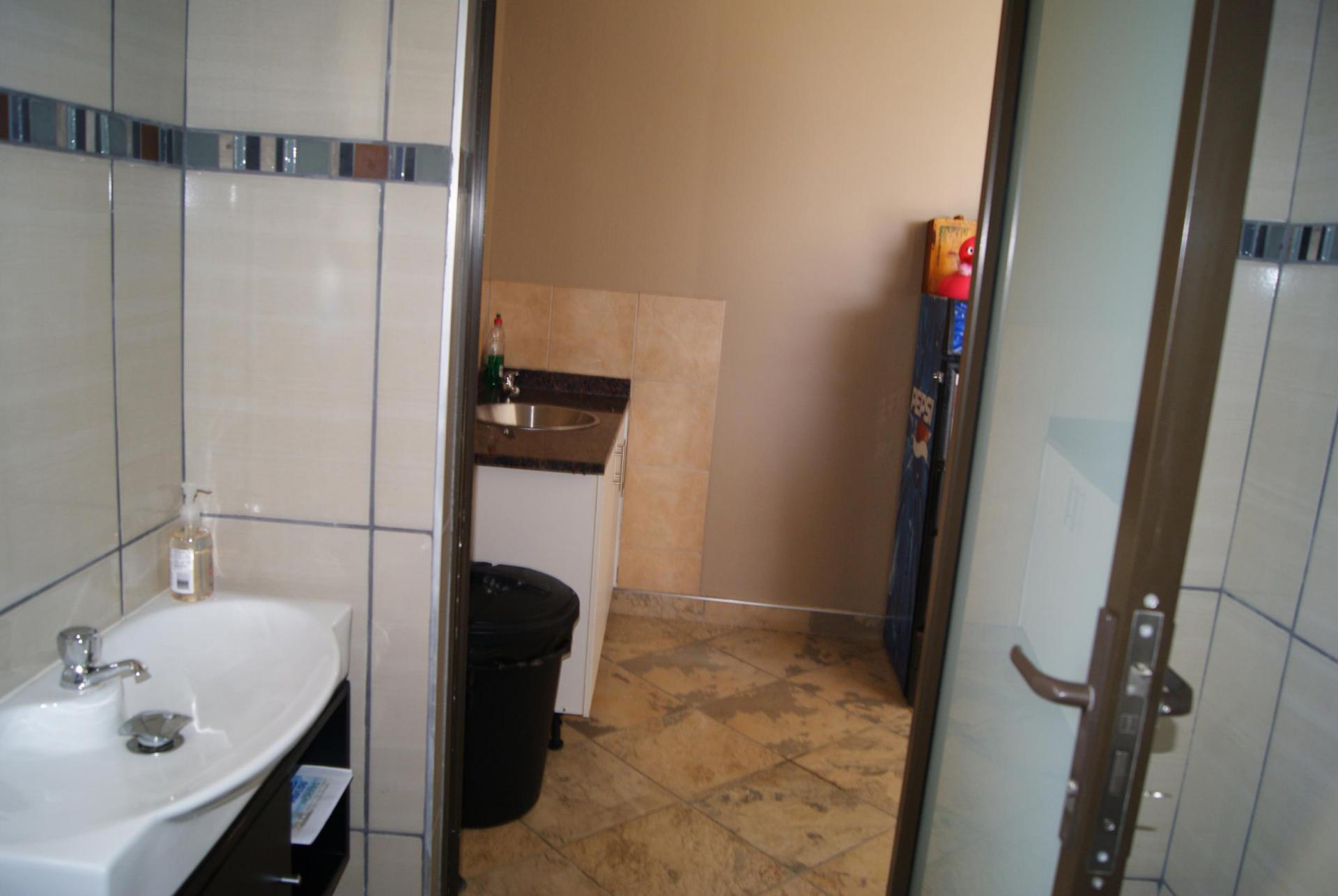 Bathroom 3+ - 13 square meters of property in Freeland Park