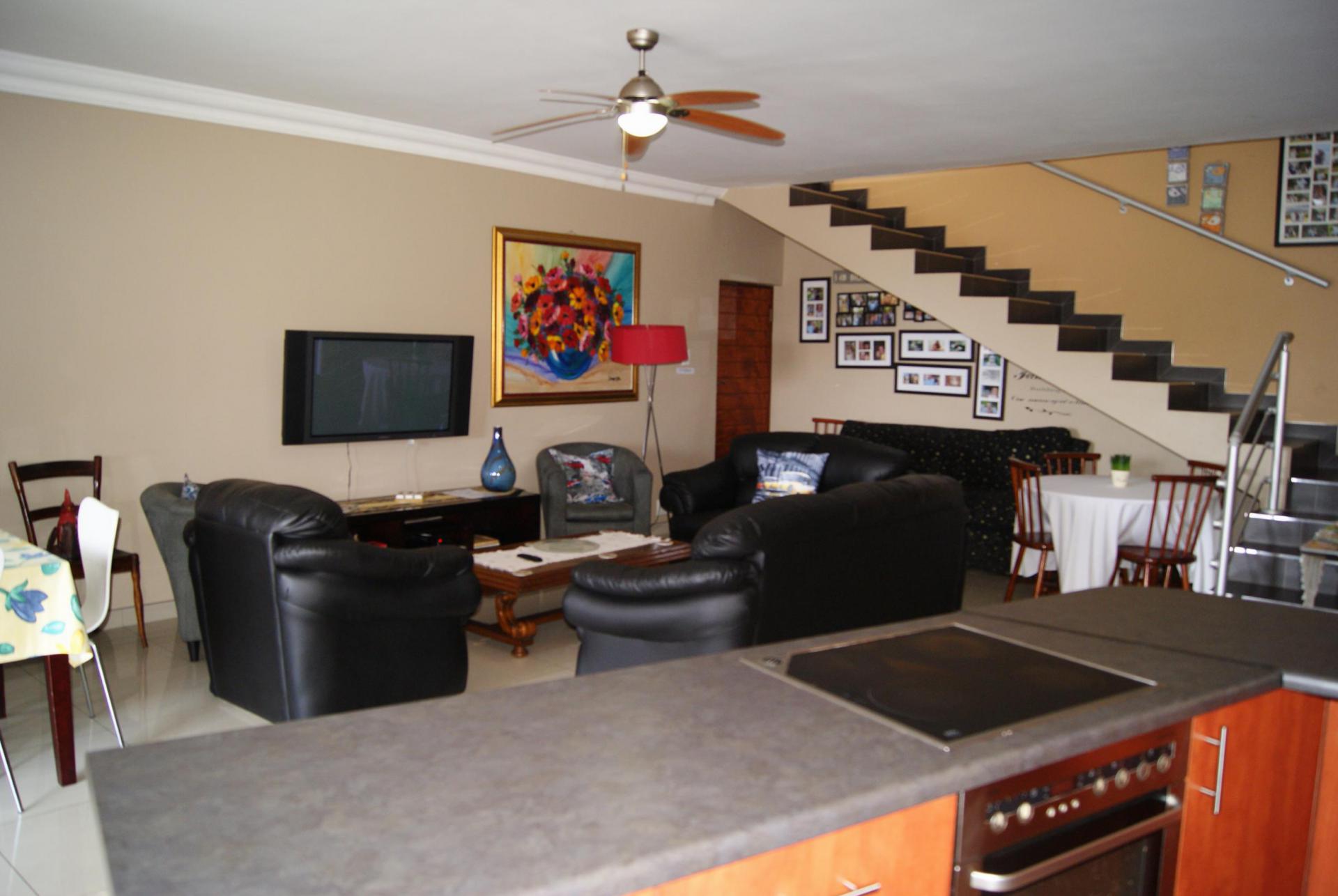 Lounges - 67 square meters of property in Freeland Park