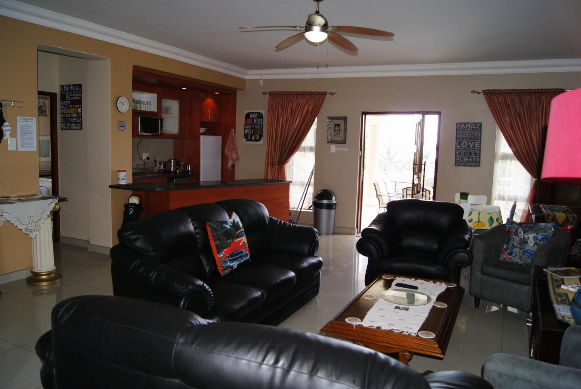 Lounges - 67 square meters of property in Freeland Park