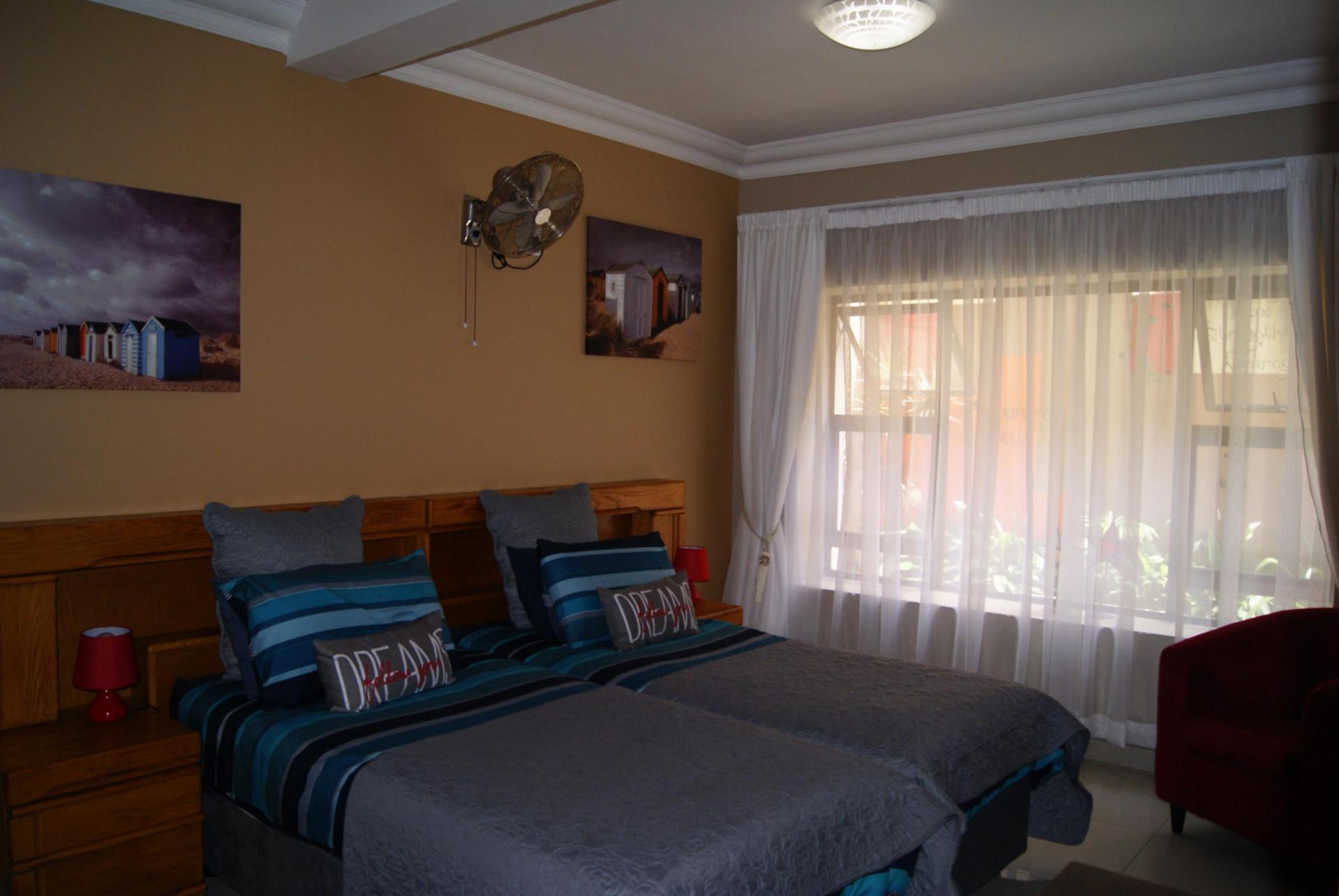 Bed Room 2 - 17 square meters of property in Freeland Park