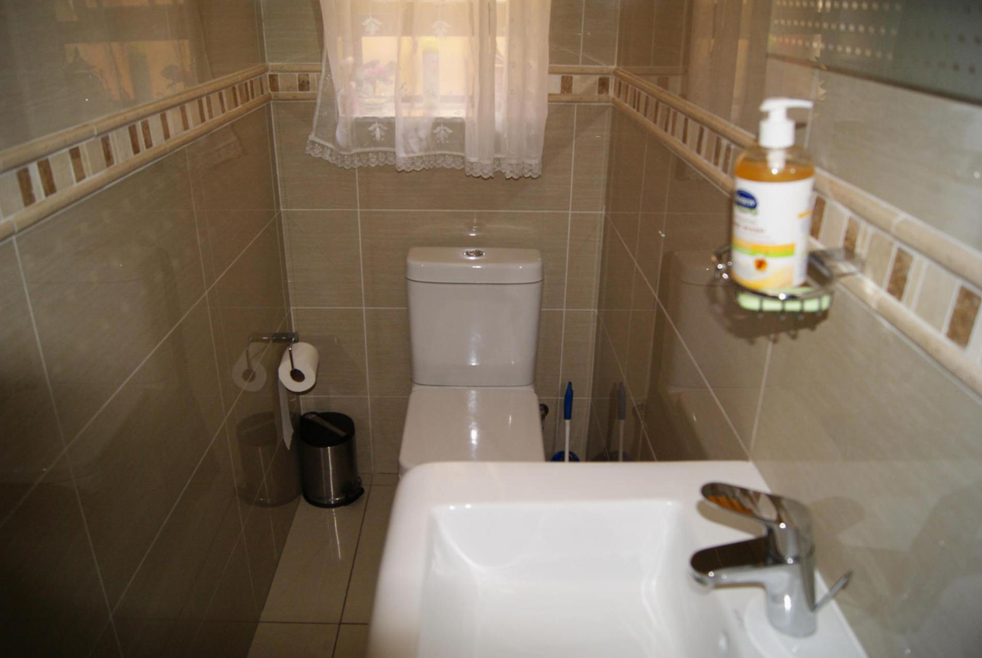 Bathroom 2 - 5 square meters of property in Freeland Park