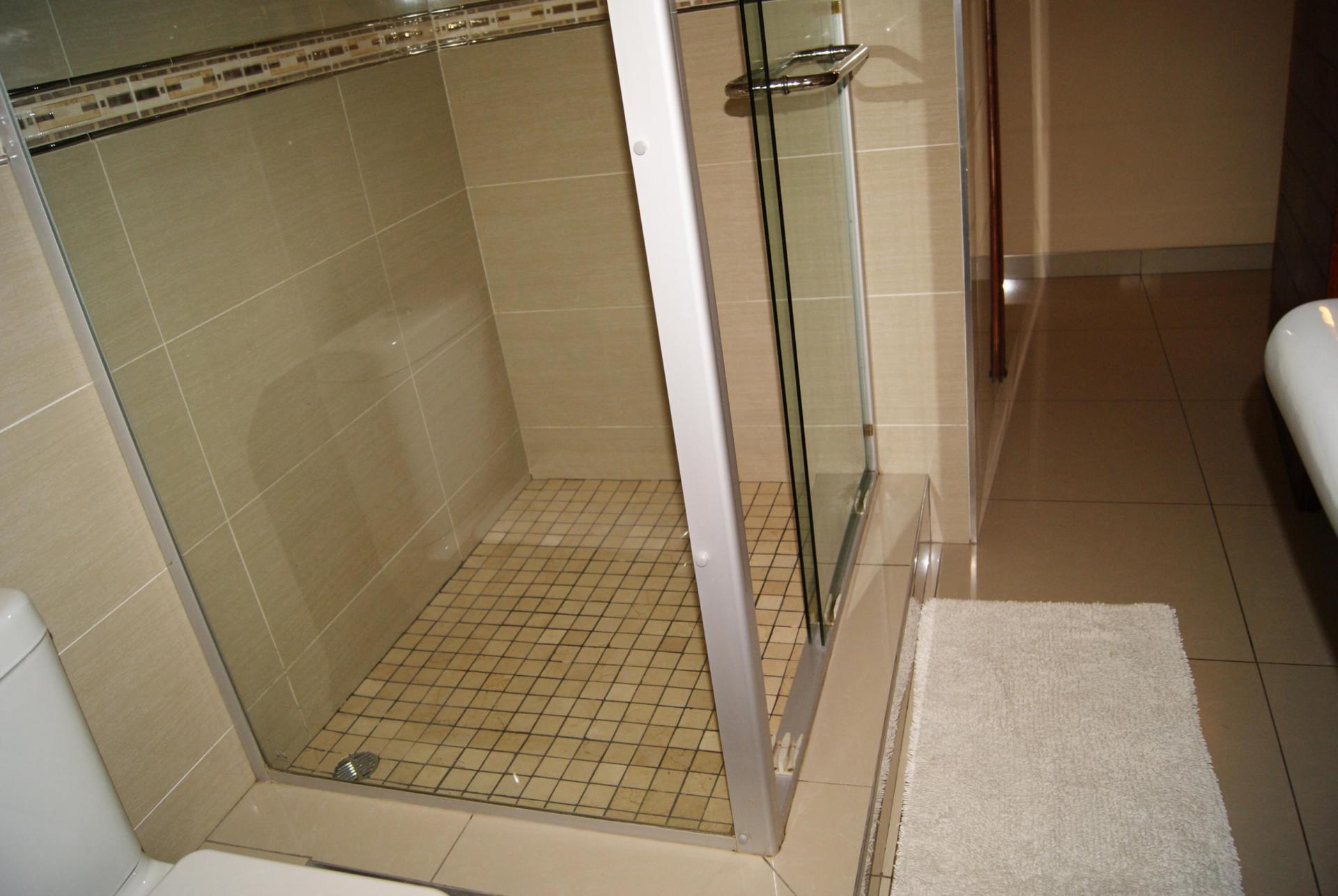 Bathroom 1 - 7 square meters of property in Freeland Park