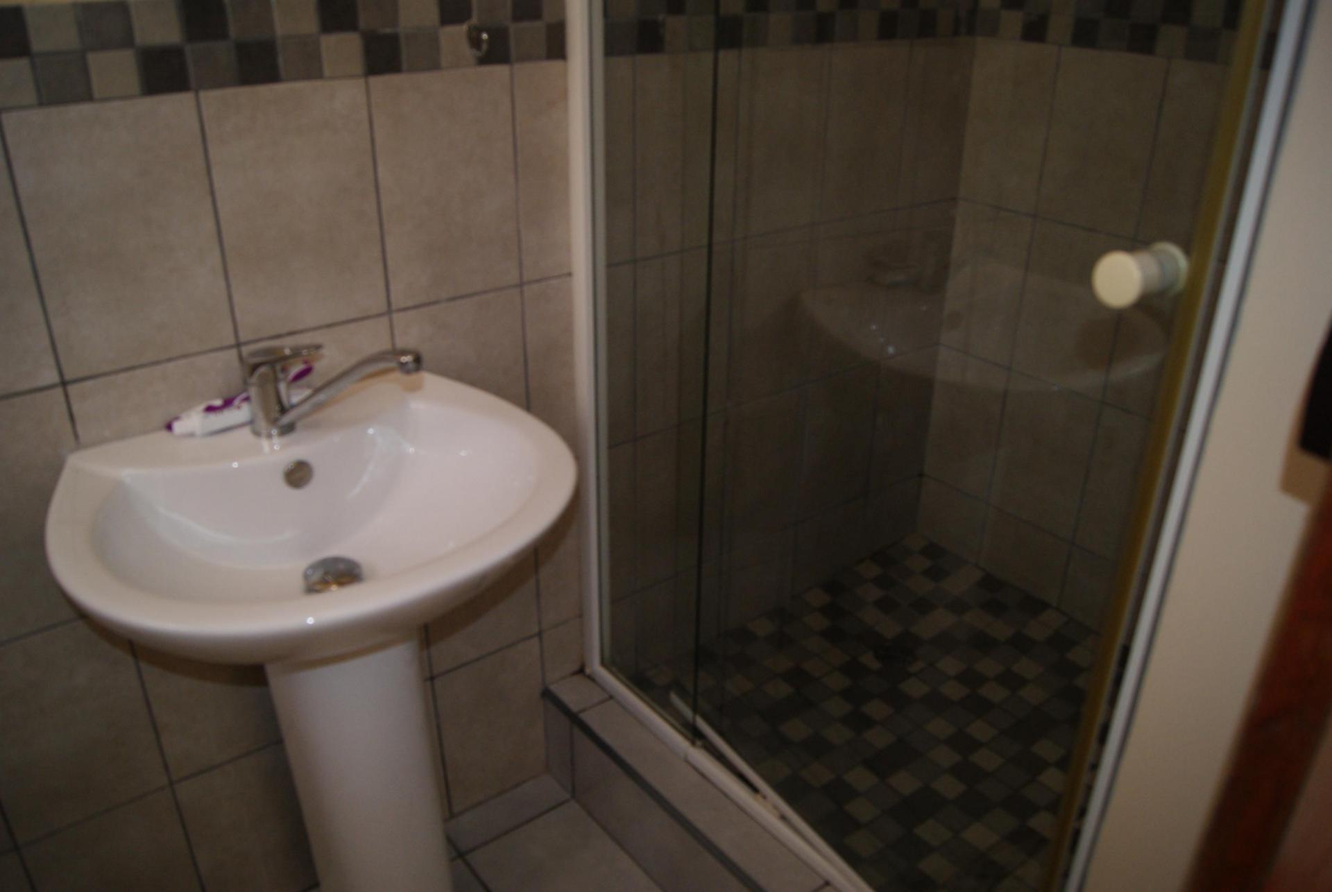 Staff Bathroom - 3 square meters of property in Freeland Park