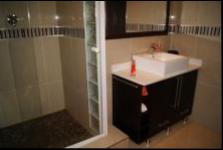 Main Bathroom - 6 square meters of property in Freeland Park