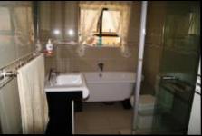 Bathroom 1 - 7 square meters of property in Freeland Park