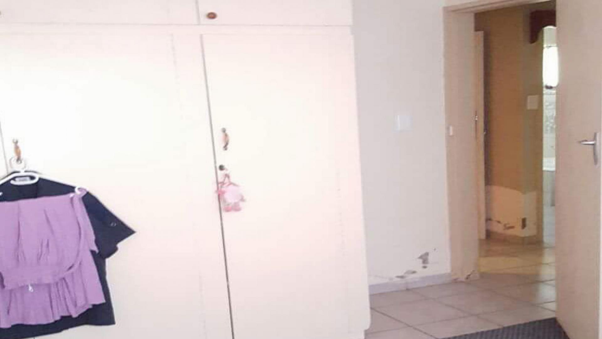 Bed Room 1 - 14 square meters of property in Annadale