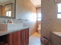Bathroom 3+ - 19 square meters of property in The Wilds Estate