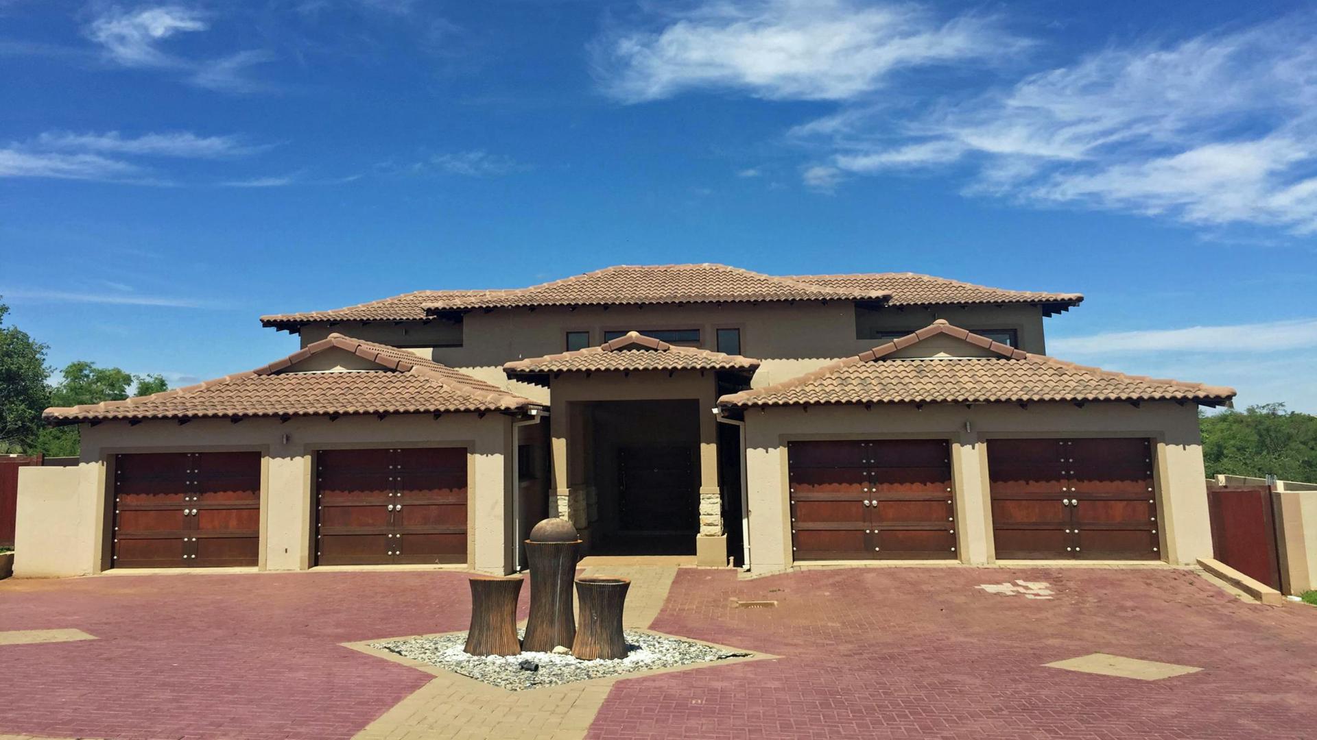 Front View of property in Pebble Rock