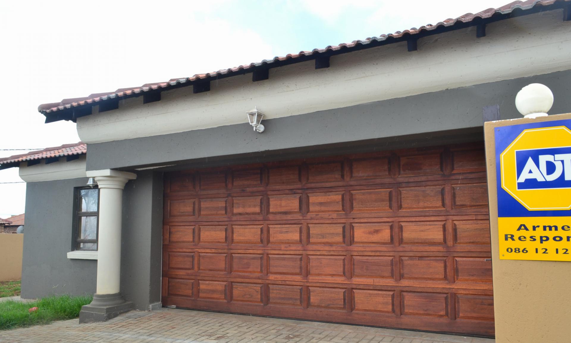 Front View of property in Middelburg - MP