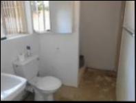 Staff Bathroom - 16 square meters of property in Noordhang