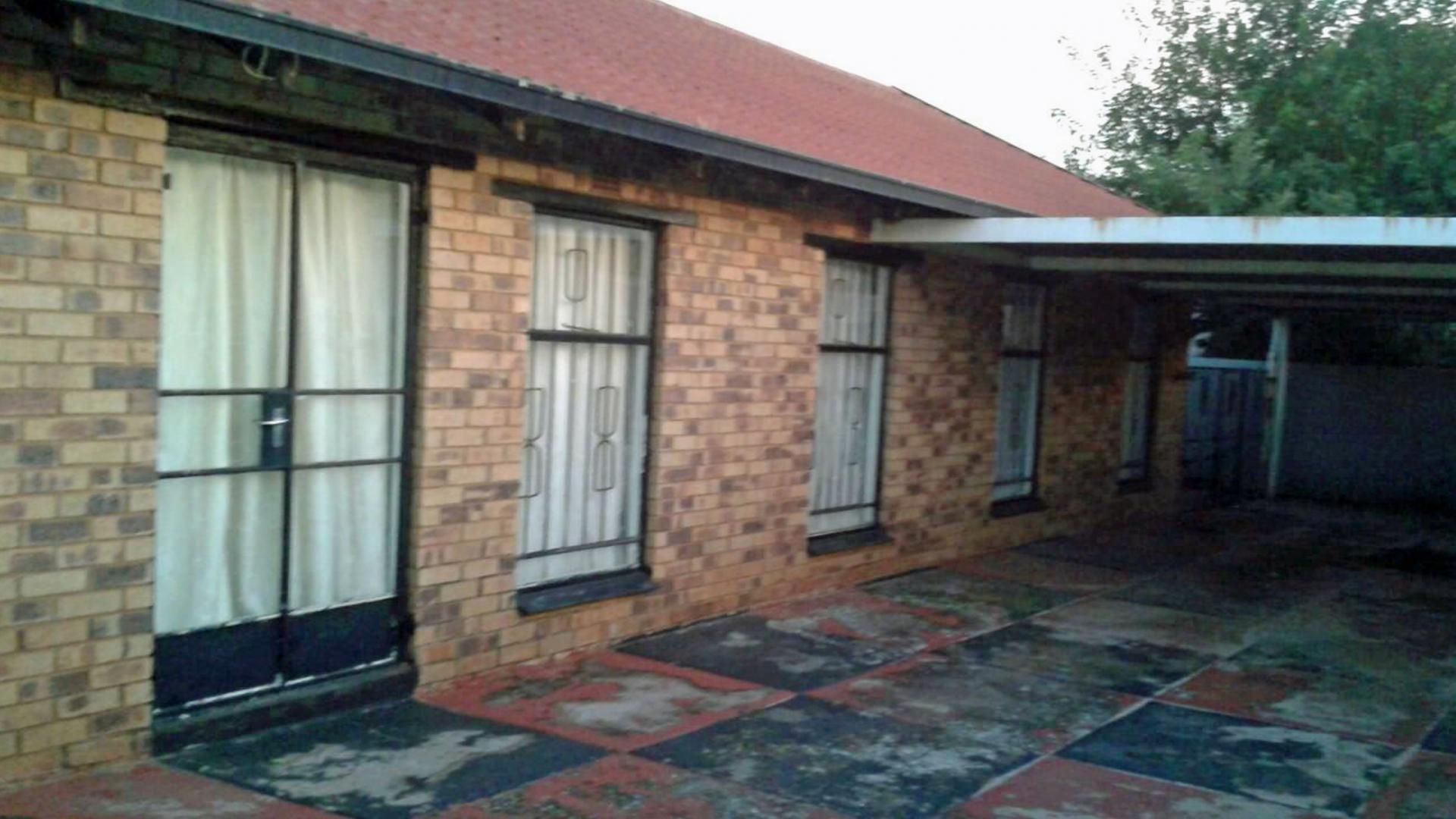 Front View of property in Dobsonville