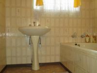 Main Bathroom - 24 square meters of property in Vanderbijlpark