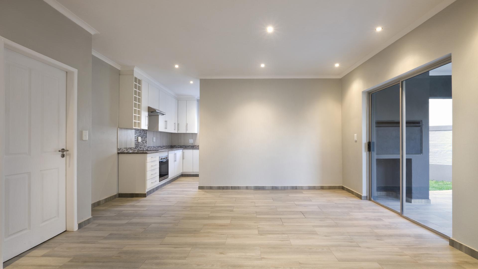 Dining Room - 28 square meters of property in Heron Hill Estate