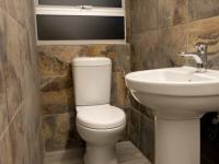 Guest Toilet - 4 square meters of property in Heron Hill Estate