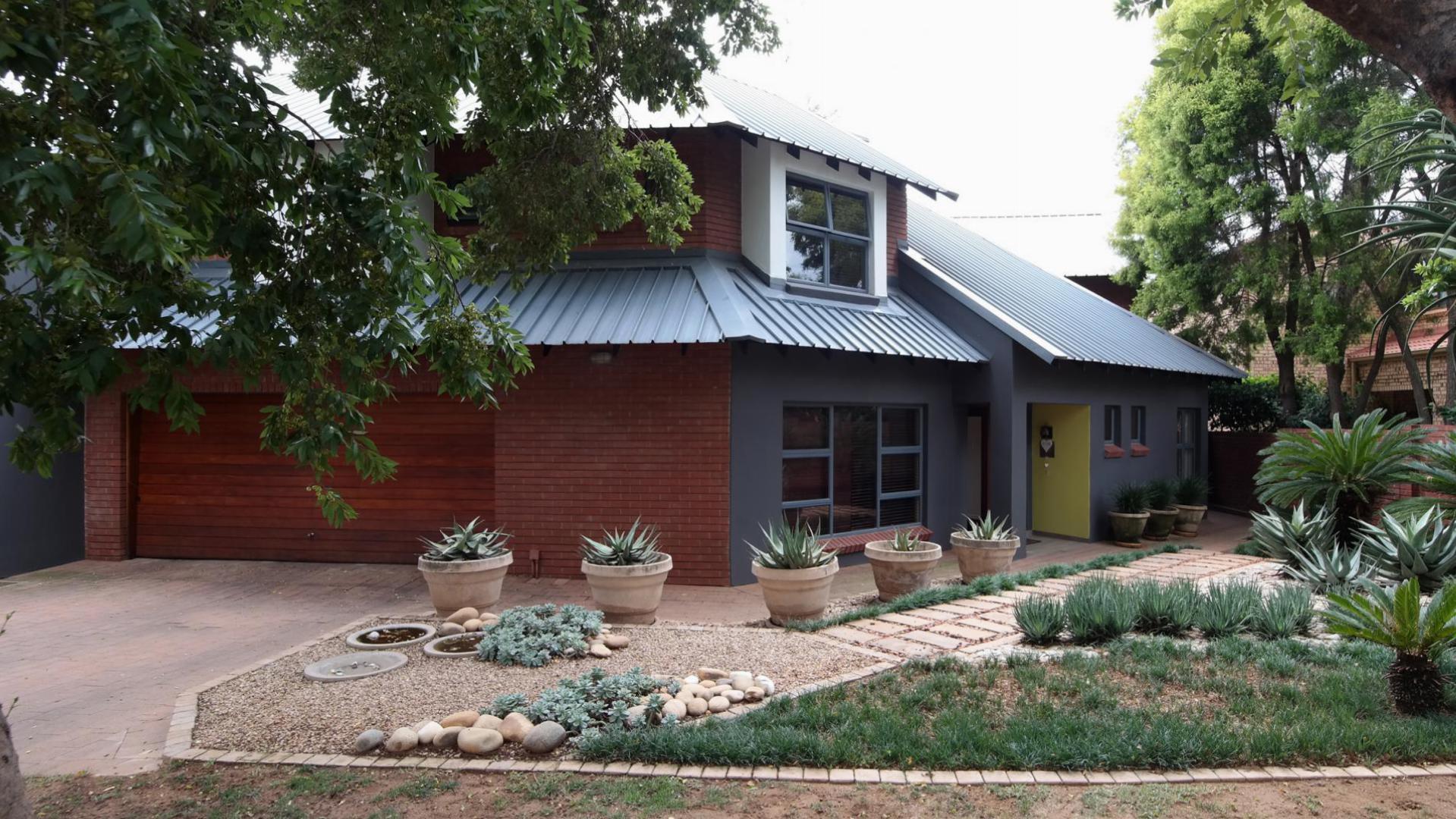 Front View of property in Silver Lakes Golf Estate