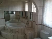 Bathroom 1 - 8 square meters of property in Oberholzer