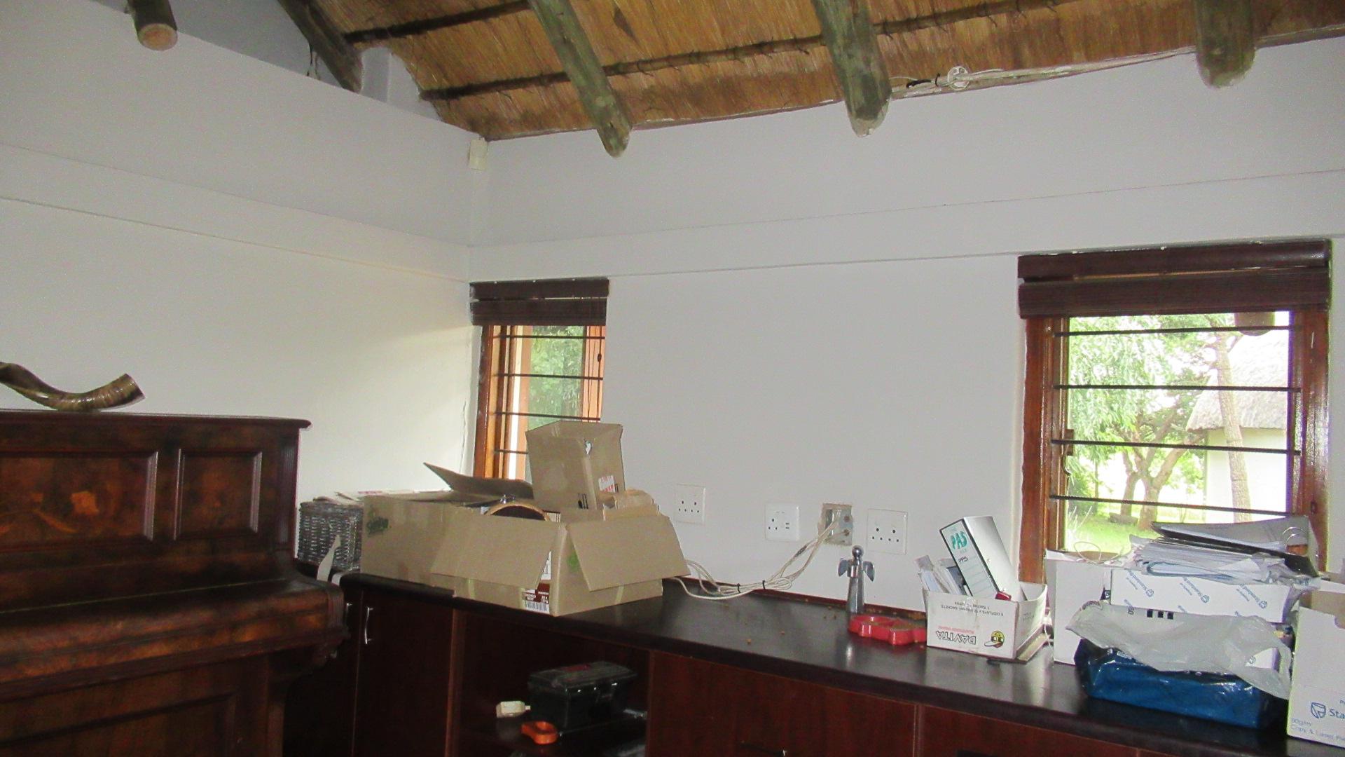 Extra Rooms - 19 square meters of property in Zwavelpoort