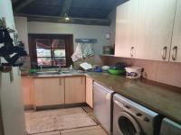 Kitchen - 25 square meters of property in Zwavelpoort