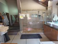 Main Bathroom - 8 square meters of property in Zwavelpoort