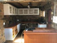 Kitchen - 25 square meters of property in Zwavelpoort