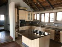Kitchen - 25 square meters of property in Zwavelpoort