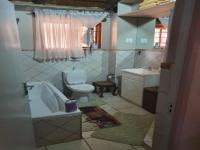 Bathroom 1 - 6 square meters of property in Zwavelpoort