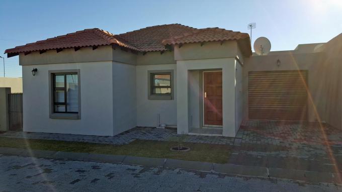 2 Bedroom House for Sale For Sale in Trichardt - Private Sale - MR153200