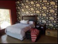 Bed Room 1 - 24 square meters of property in Kosmos