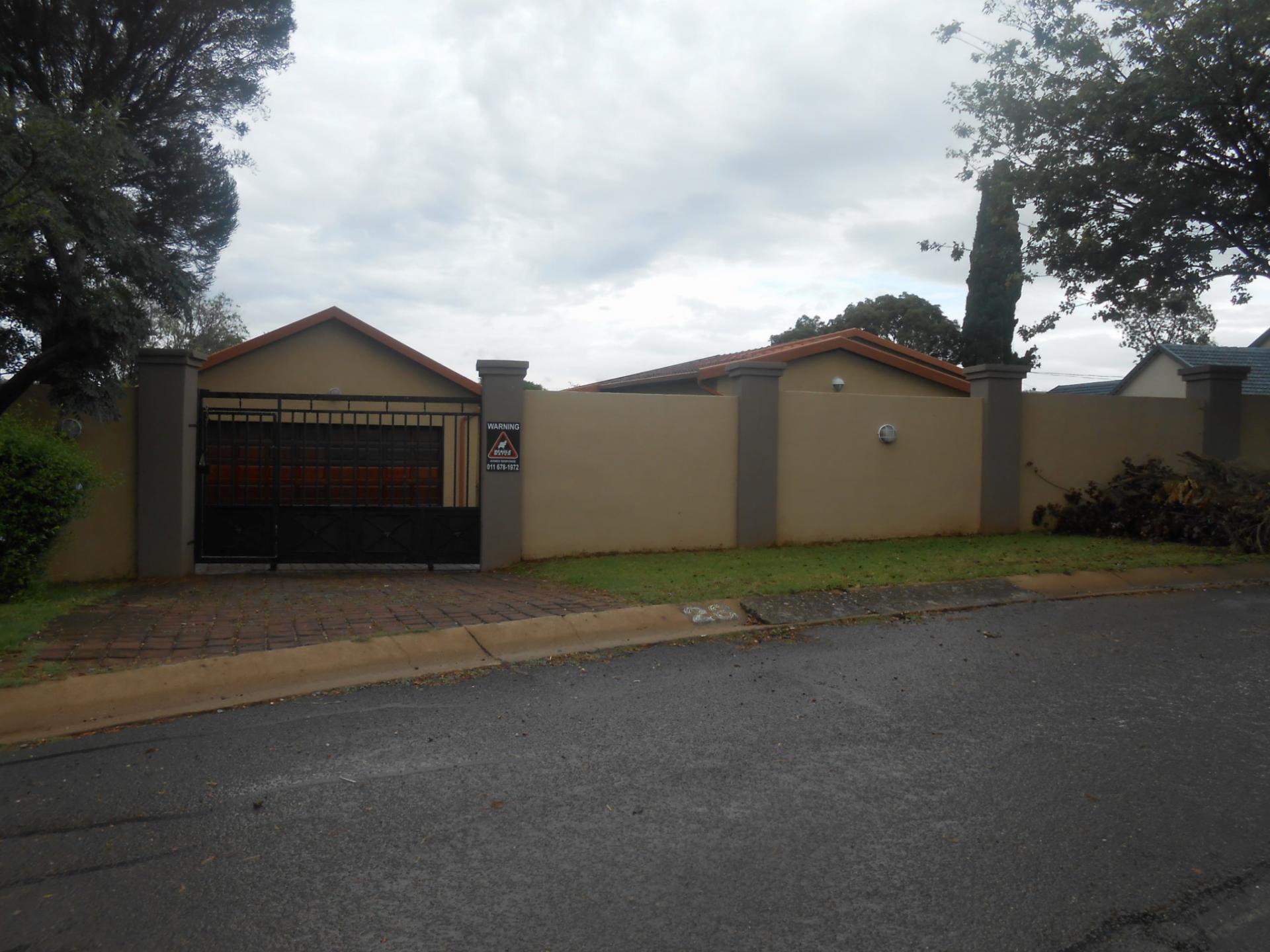 Front View of property in Weltevreden Park