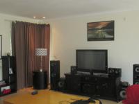 Lounges - 32 square meters of property in Glenmarais (Glen Marais)