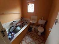 Bathroom 1 - 6 square meters of property in Windmill Park