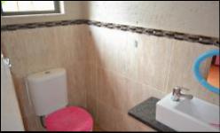 Bathroom 2 - 4 square meters of property in Mooinooi