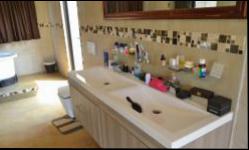 Main Bathroom - 11 square meters of property in Mooinooi