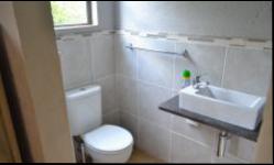 Bathroom 3+ - 21 square meters of property in Mooinooi